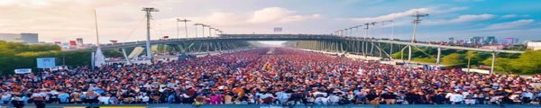 大桥未久写真集发布活动现场，粉丝聚集等待签名，现场气氛热烈